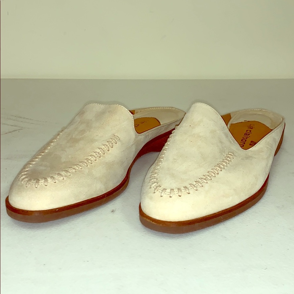 Liz Claiborne Mules in Beige Suede